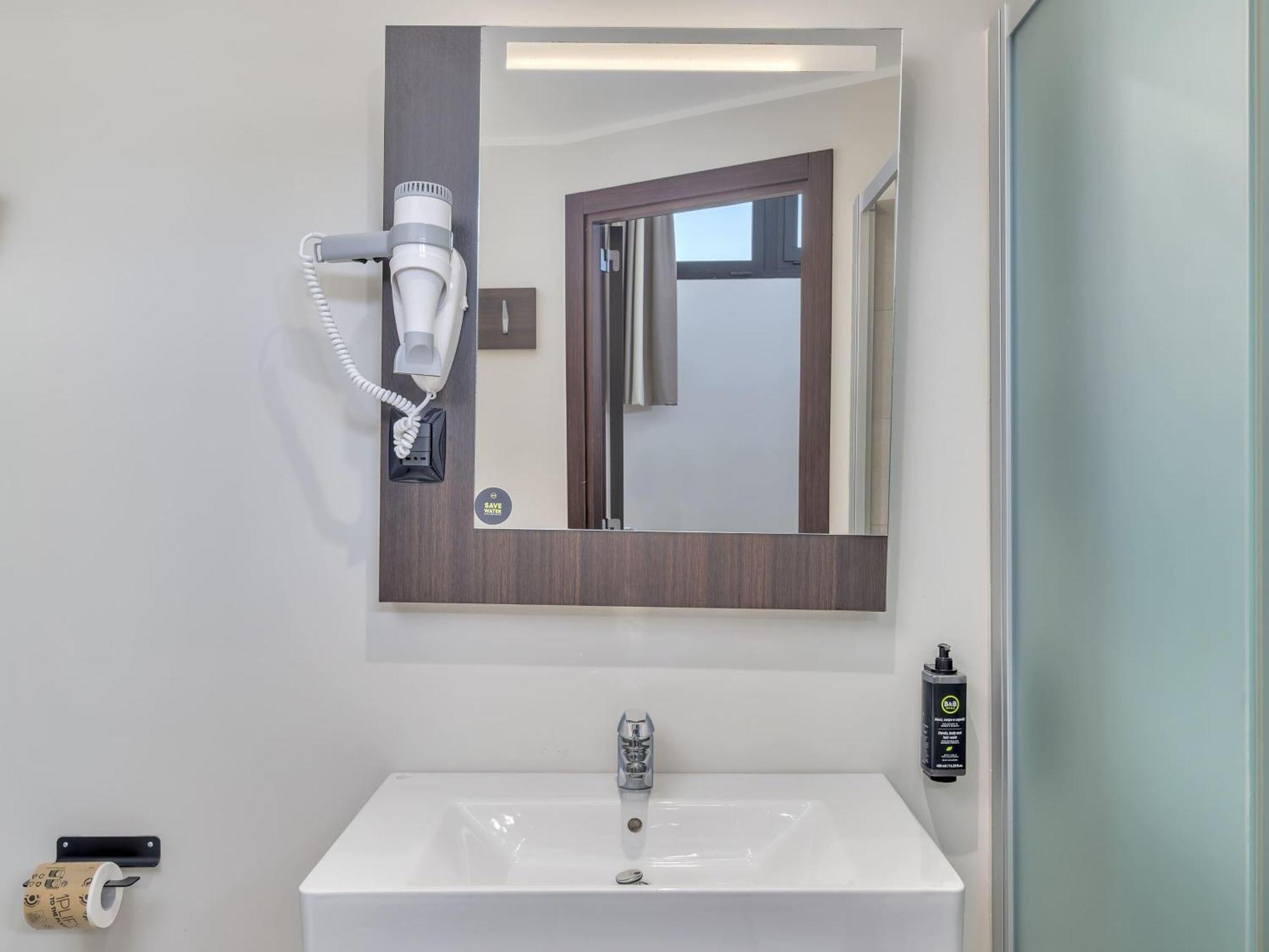 B&B Hotel Como Camerlata Εξωτερικό φωτογραφία