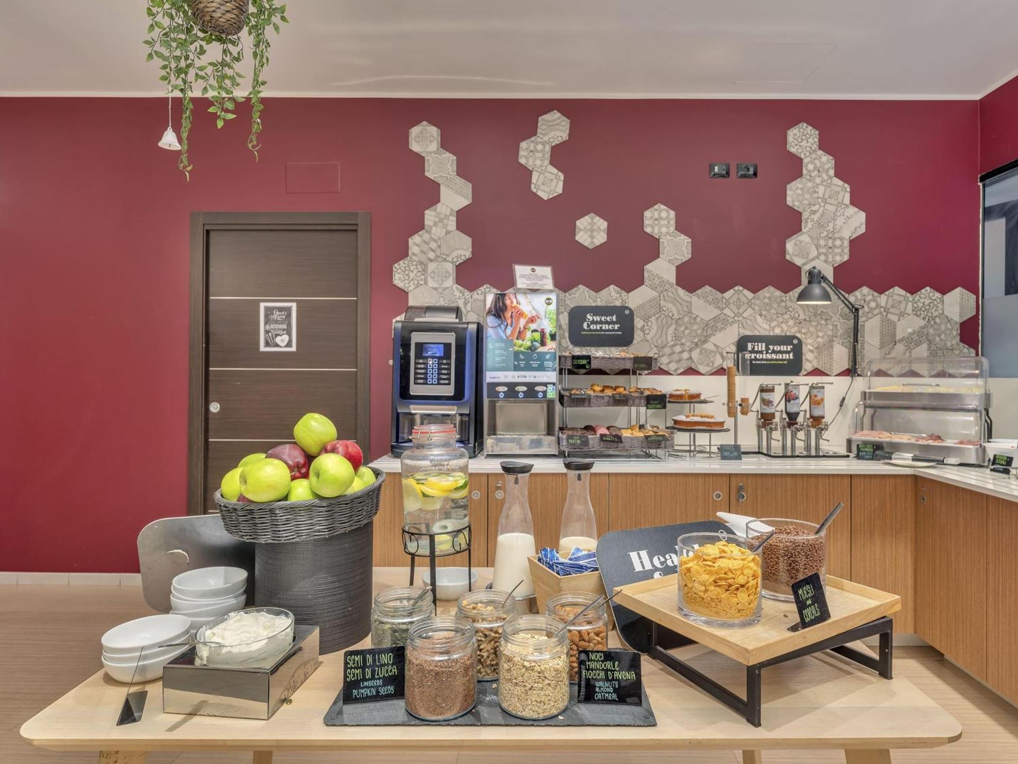 B&B Hotel Como Camerlata Εξωτερικό φωτογραφία